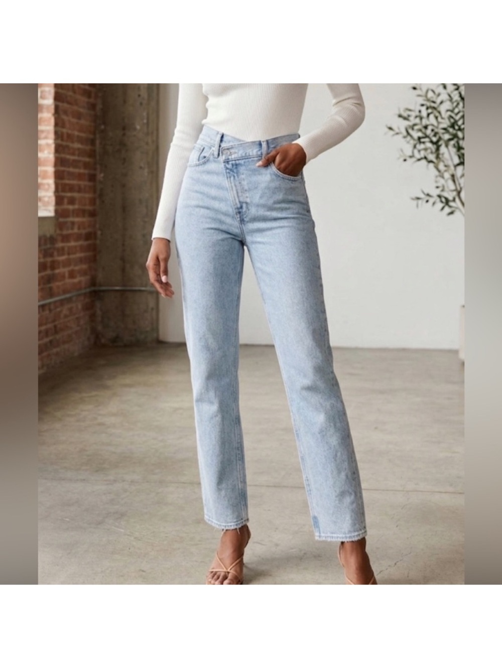 Abercrombie & Fitch 90s Straight Ultra High Rise Jeans Size 28 Regular Diagonal